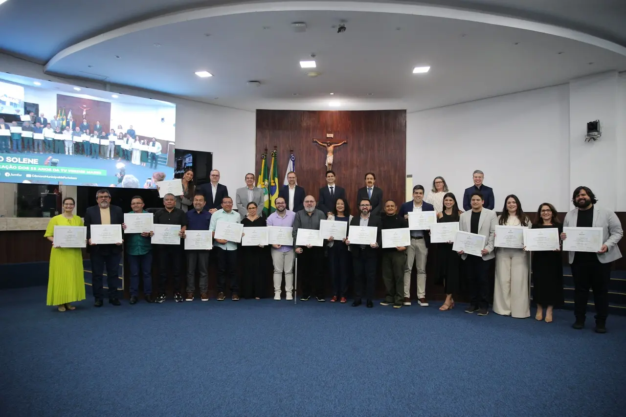 Imagem da notícia: Câmara Municipal de Fortaleza homenageia 55 anos da TV Verdes Mares em sessão solene