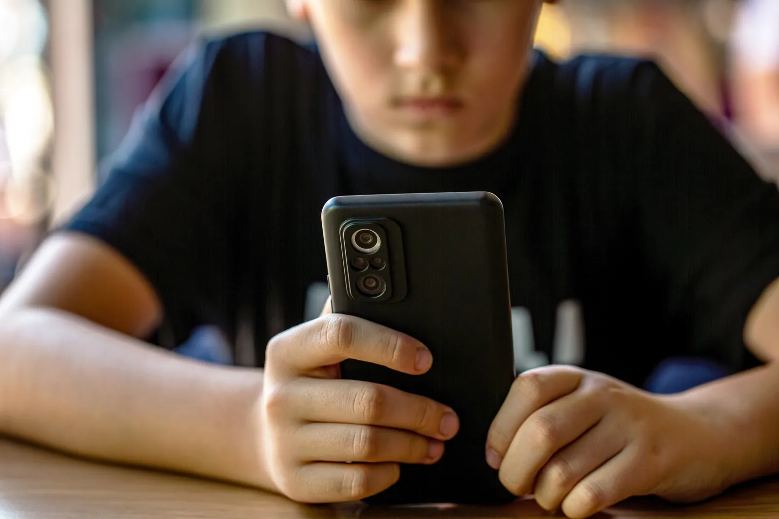 Plataformas de apostas atraem mais jovens por meio de estratégias de games e tecnologia