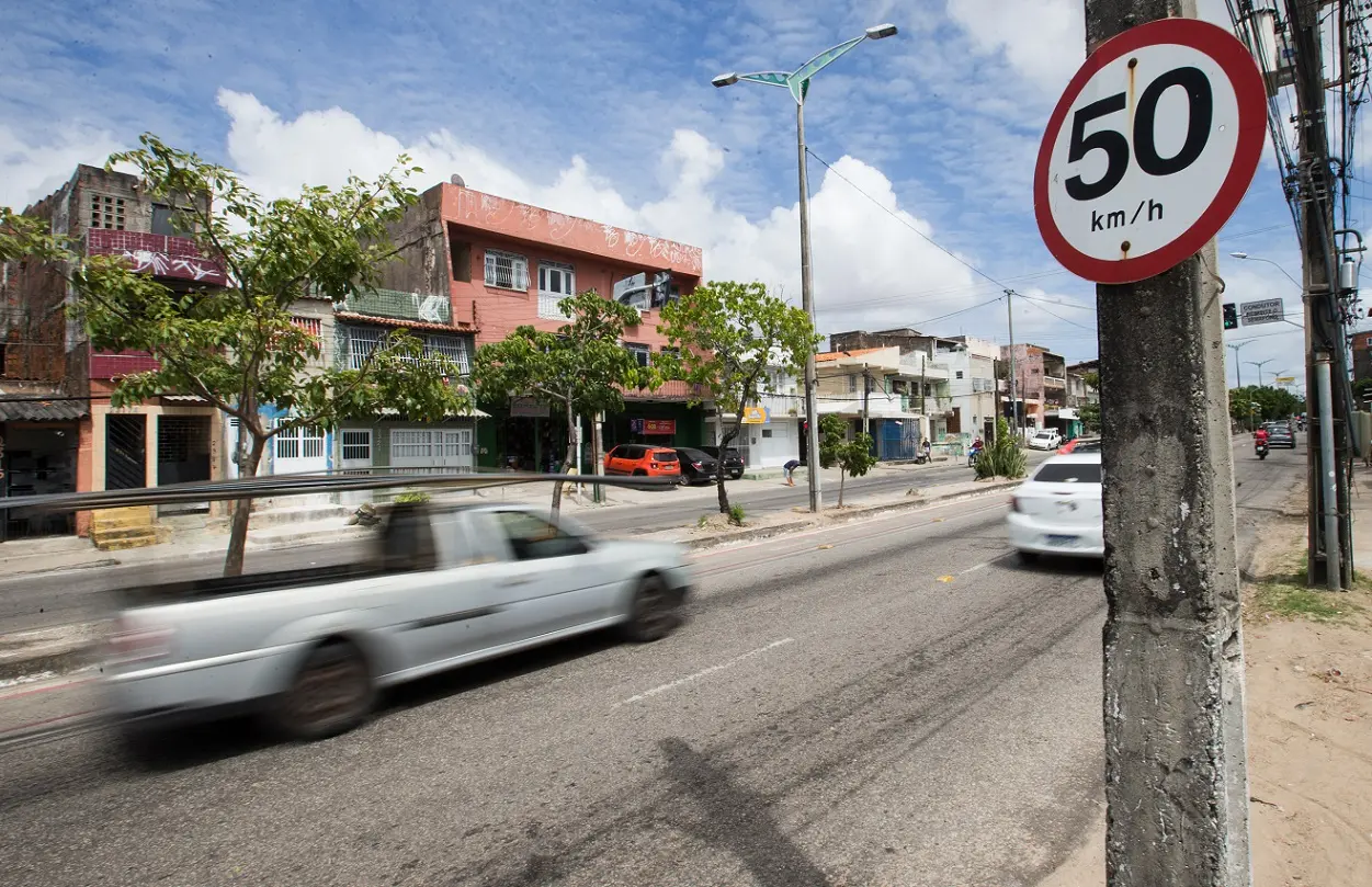 Imagem da notícia: Veja as 10 infrações de trânsito mais registradas no Ceará em 2025 e quanto custam