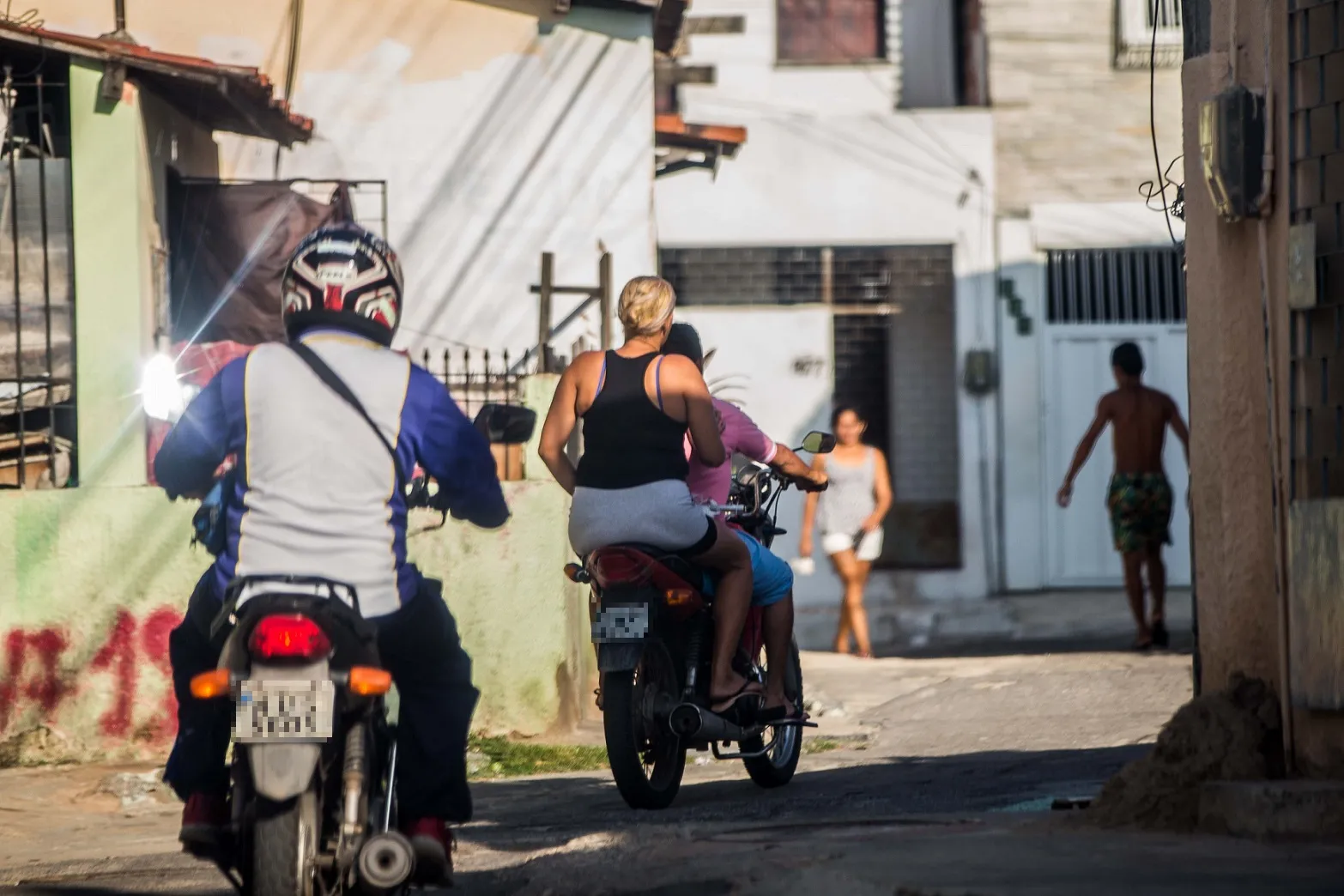 Falta do capacete coloca em risco a vida dos usuários de motocicleta