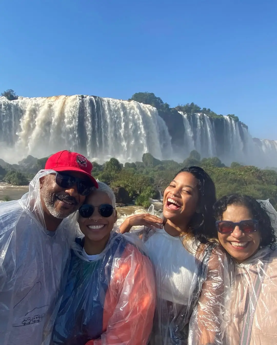 Imagem da notícia: Pai e família homenageiam Juliana Marins em carta: 'Você se foi fazendo o que mais gostava'