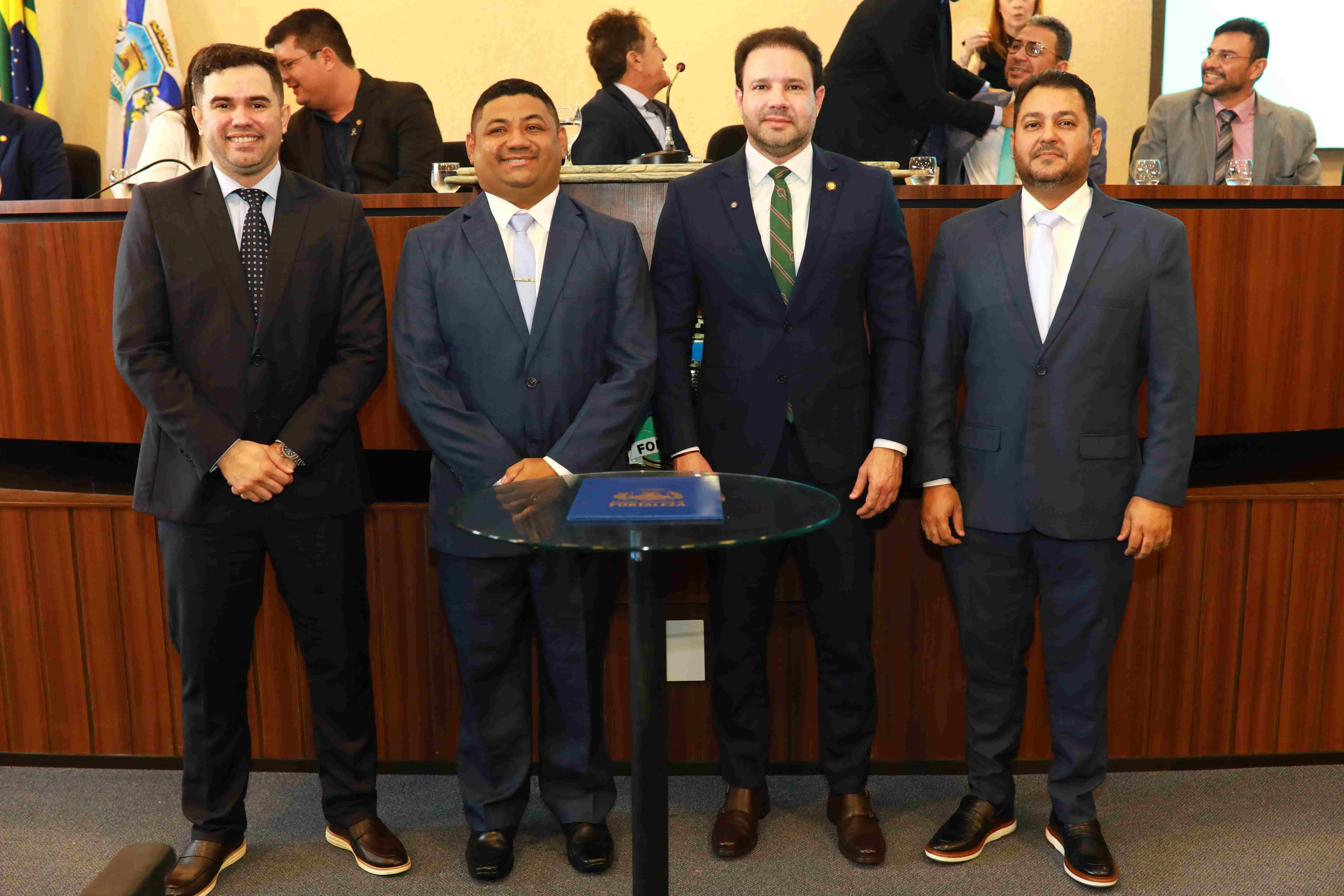 Imagem da notícia: Três vereadores suplentes tomam posse na Câmara Municipal de Fortaleza; veja quem entra e quem sai