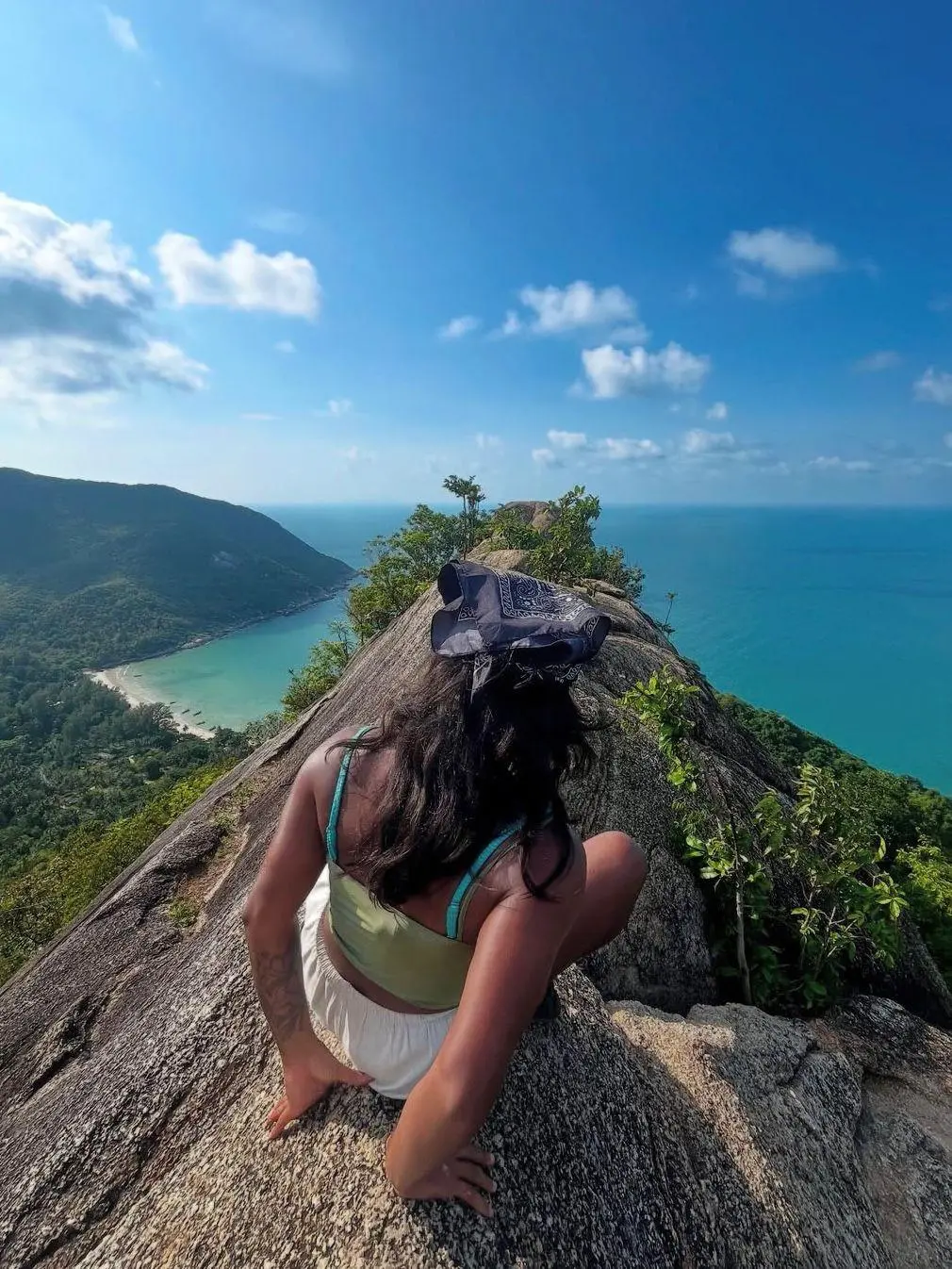 Imagem da notícia Turista escorrega em trilha do Monte Rinjani e é resgatado poucos dias após morte de Juliana Marins