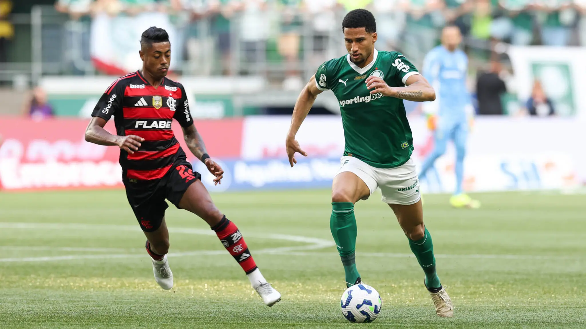 Foto de jogadores de Flamengo e Palmeiras, que estão entre os brasileiros classificados para as oitavas de final do Super Mundial de Clubes 2025