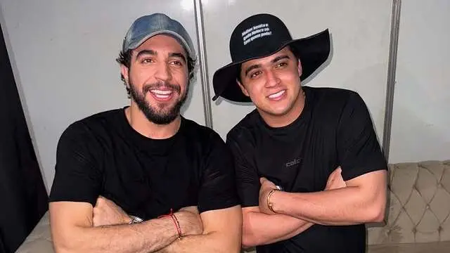 Nattan e Natanzinho LIma postaram foto em colab em rede social
