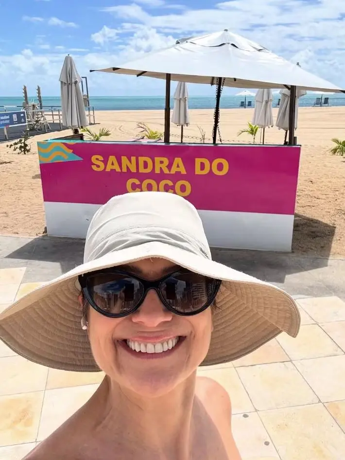 Imagem da notícia: Sandra Annenberg passeia pela orla de Fortaleza e faz registro bem-humorado: 'Me encontrei'