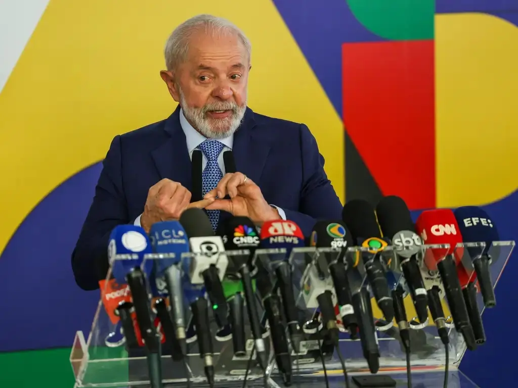Imagem da notícia: Derrotas seguidas no Congresso expõem desarticulação e minam capital político de Lula