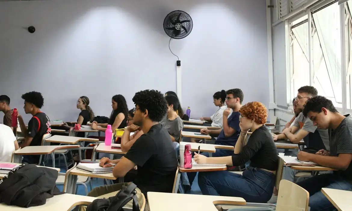 Imagem da notícia: CNU 2025: inscrições para concurso com salário inicial de até R$ 16,4 mil começam hoje (2/07)