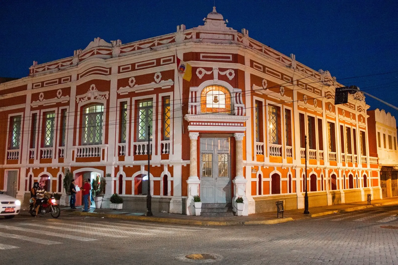 Imagem da notícia: Prefeitura de Sobral abre 1.190 vagas para cursos de idiomas e informática; veja detalhes