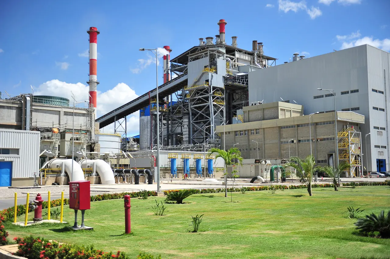 Imagem da notícia: Cade aprova compra de termelétrica a carvão no Pecém pela Diamante Energia