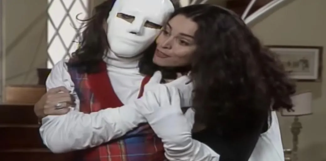 Carmem descobre que Adonay é o Mascarado