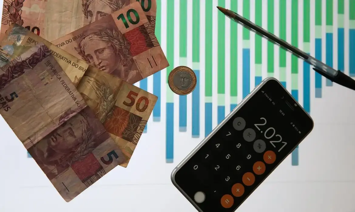 Imagem da notícia Senado aprova Consignado CLT e amplia modalidade de crédito para trabalhadores de app