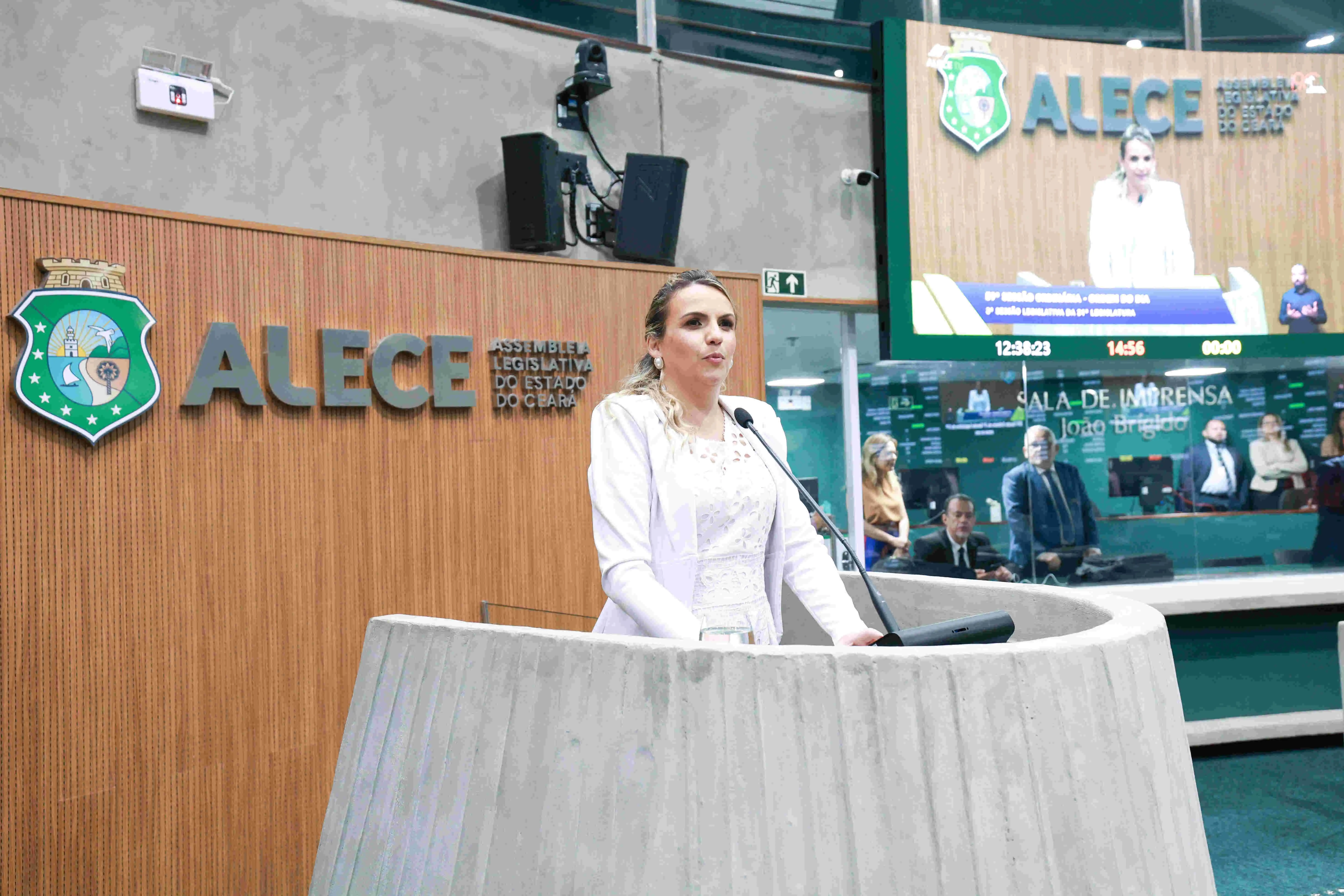 Imagem da notícia: Keivia Dias substitui Simão Pedro e assume mandato na Assembleia Legislativa do Ceará