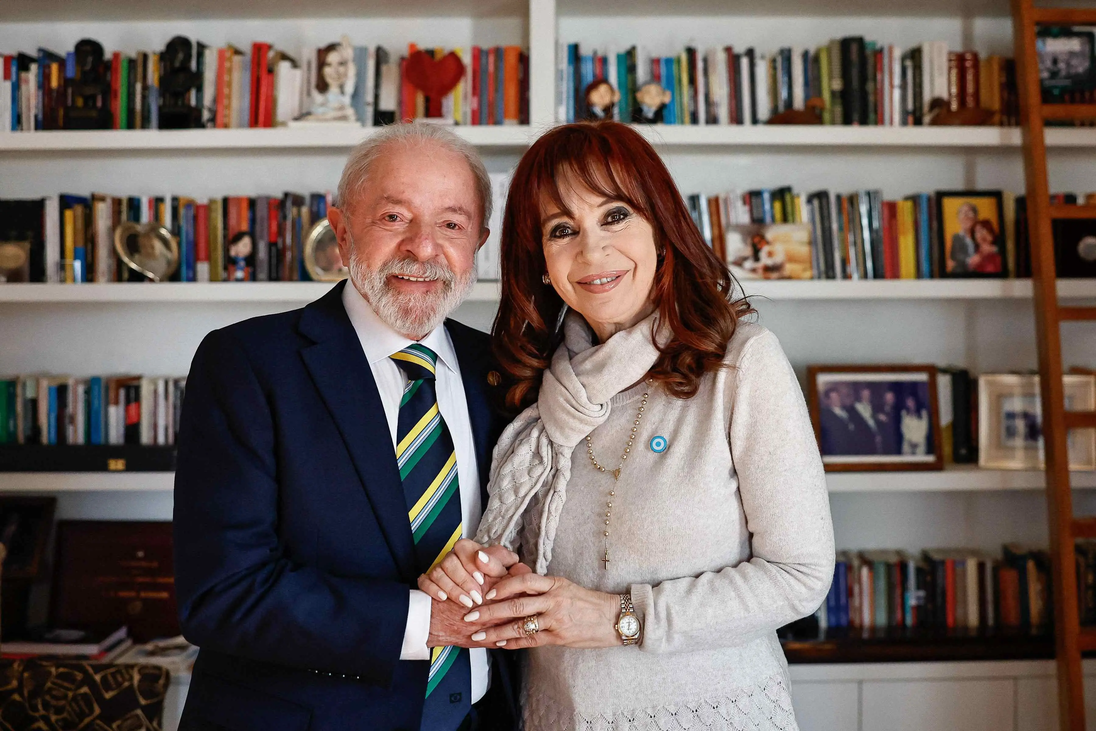 Imagem da notícia Lula visita Cristina Kirchner em prisão domiciliar na Argentina 