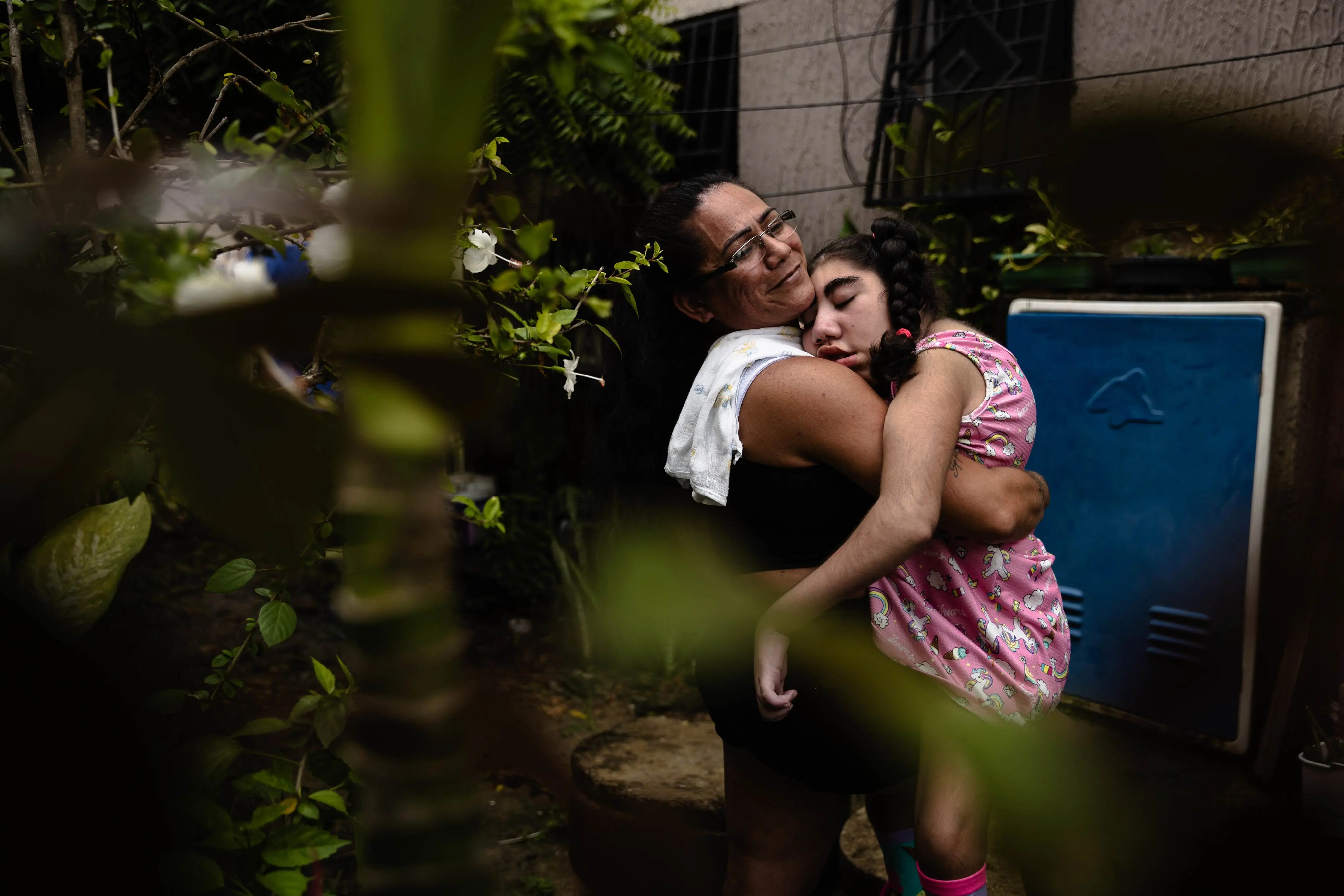 Imagem da notícia: 10 anos após epidemia de zika, crianças com microcefalia enfrentam invisibilidade e novos desafios