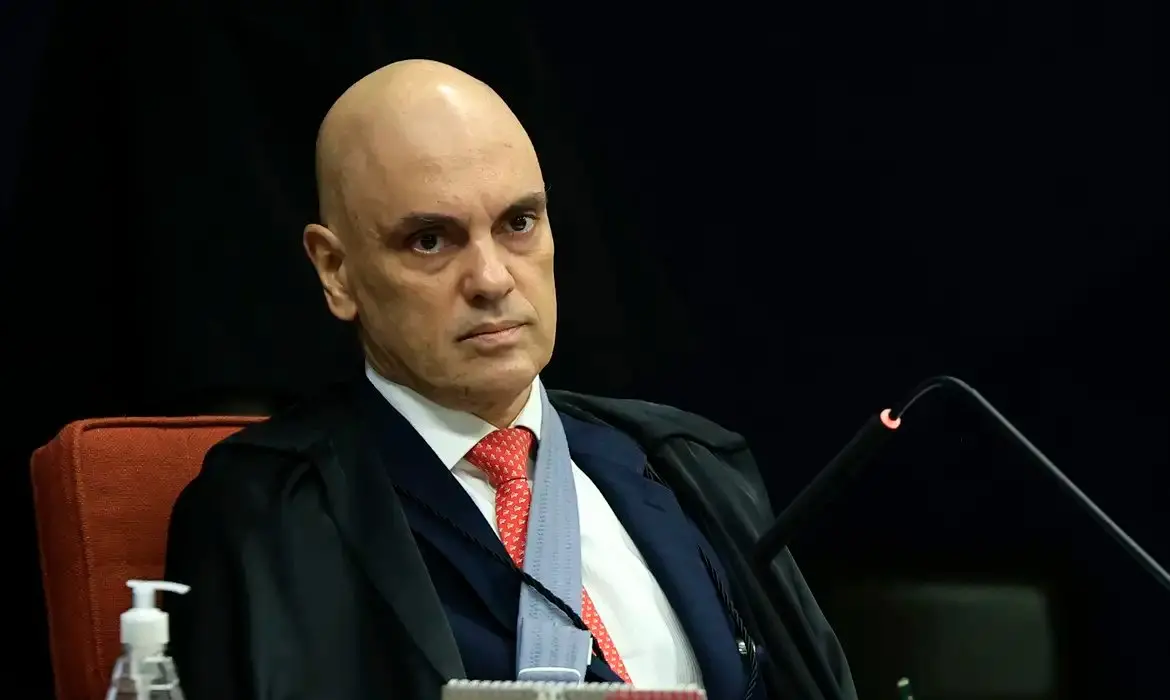 Imagem da notícia: Moraes suspende decretos sobre IOF e convoca audiência entre Governo e Congresso