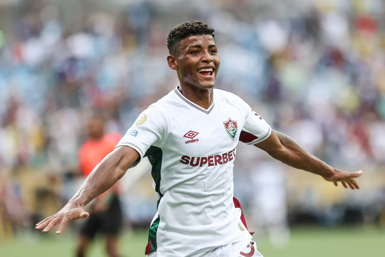 Foto de Hércules, jogador do Fluminense, durante jogo
