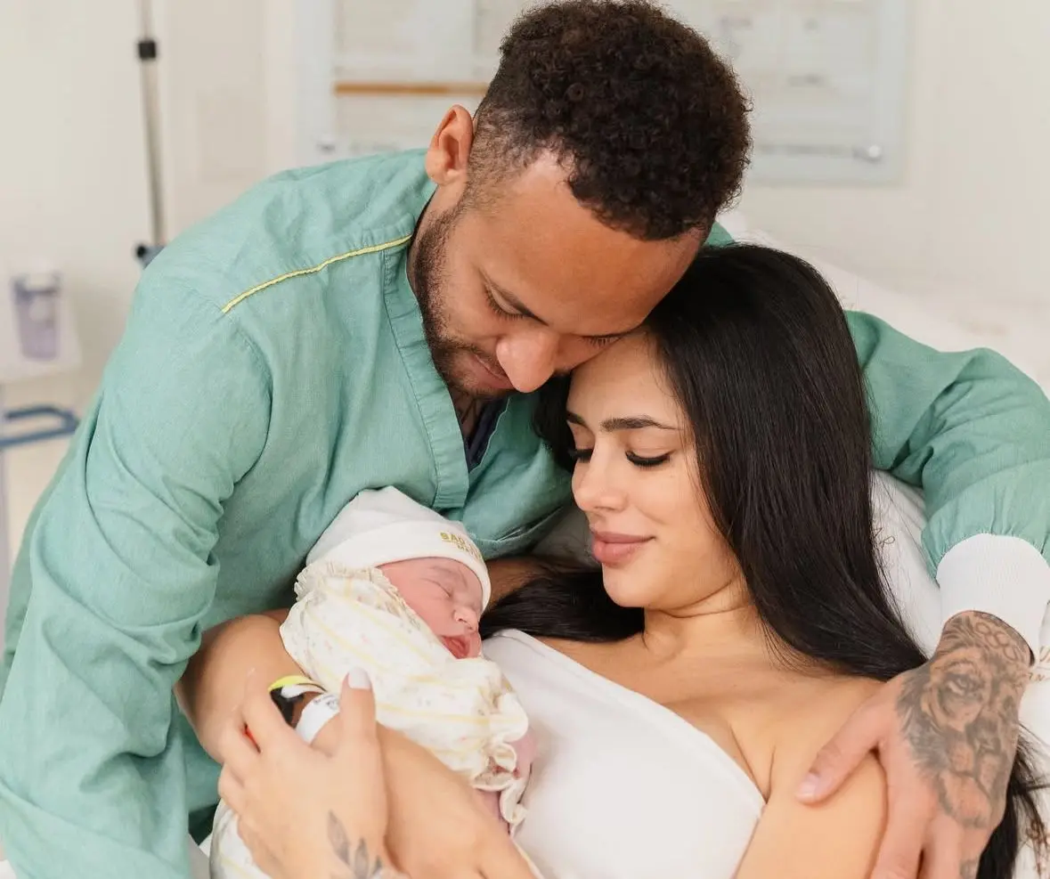Imagem da notícia: Bruna Biancardi publica fotos da 2ª filha com Neymar: 'Estamos ansiosos para viver esse capítulo'