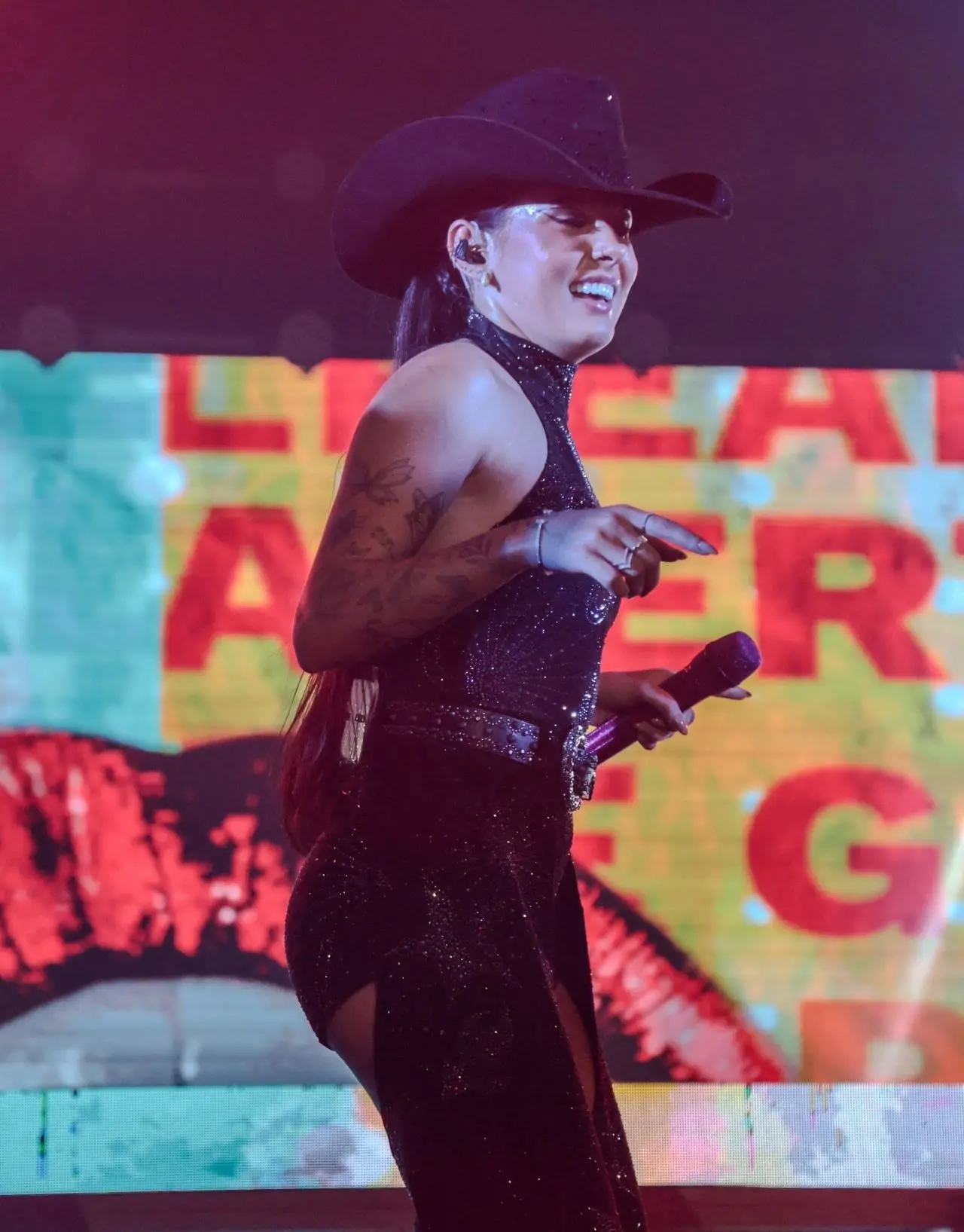 Imagem da notícia: Ana Castela agradece apoio após cair no choro durante show: 'Não são dias muito legais'