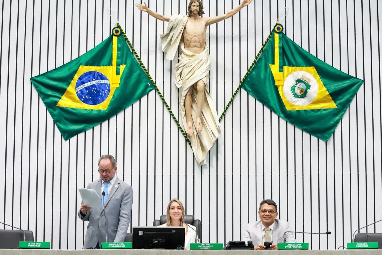Imagem da notícia: Sessão da Alece é encerrada por falta de quórum após apenas 15 deputados registrarem presença