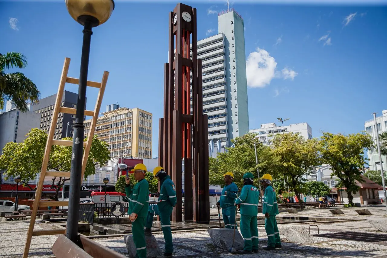 Imagem da notícia: Reforma da Praça do Ferreira custará R$ 8 milhões e deve terminar em novembro; veja detalhes