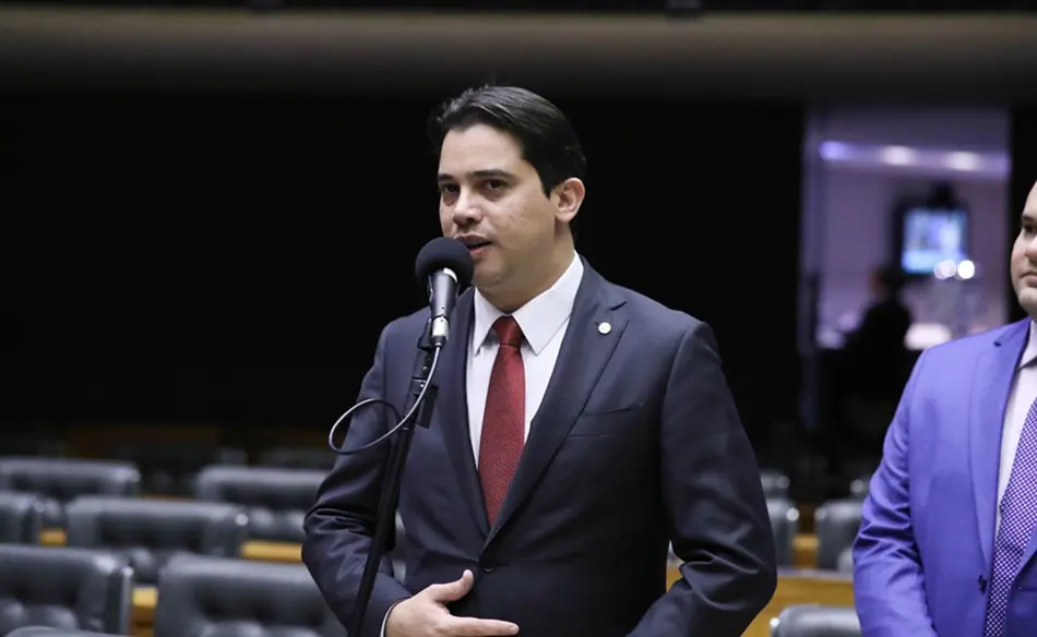 Imagem da notícia: Caso Júnior Mano: investigação da PF mapeia esquema que envolvia pelo menos 12 prefeituras no Ceará