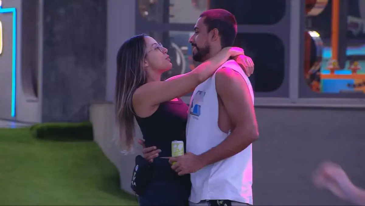 Imagem da notícia: Renata Saldanha confirma namoro com Maike e nega boatos de briga com Eva 