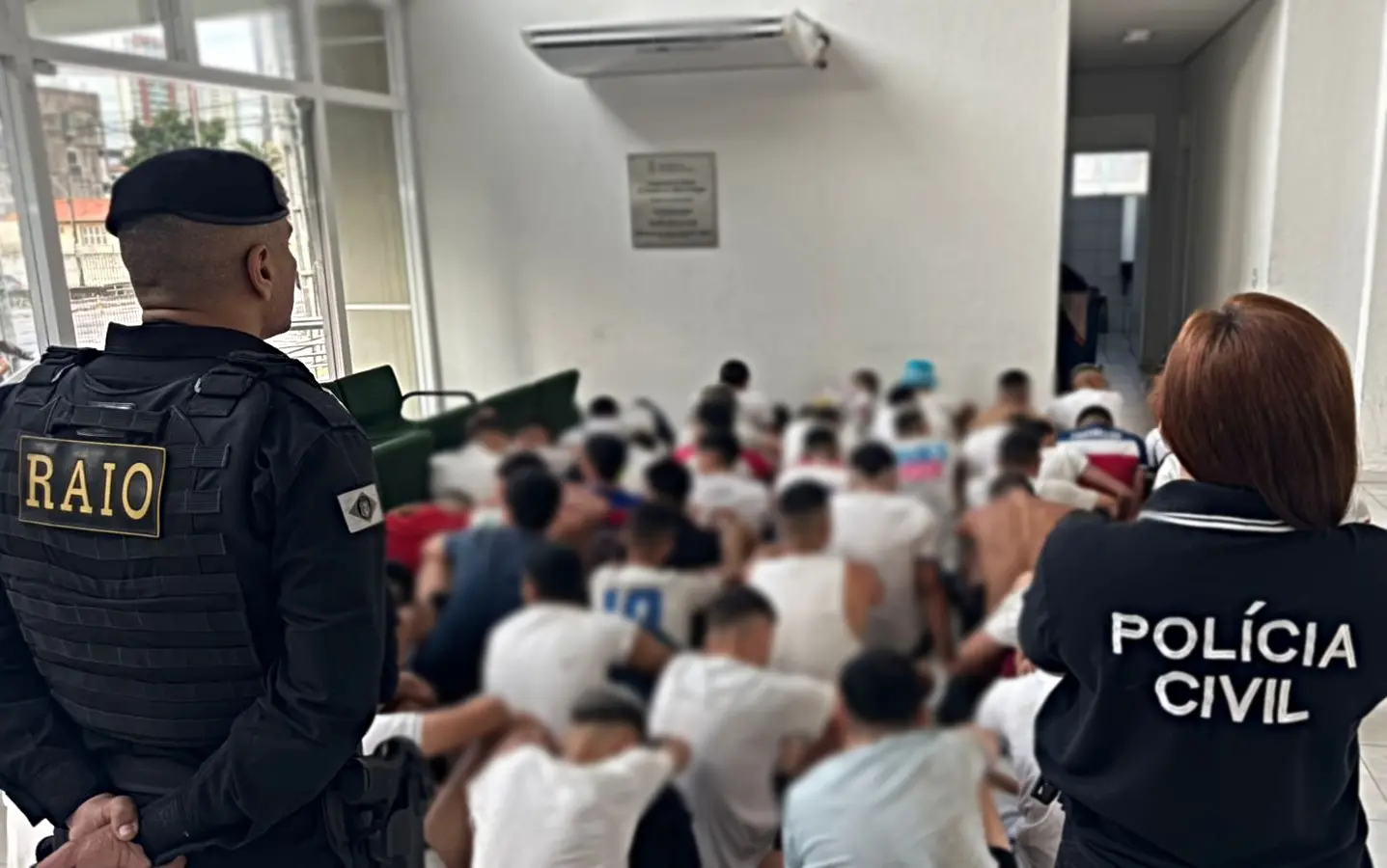Imagem da notícia: 100 pessoas são presas no Ceará, por dia, diz Elmano, que se preocupa com solturas de reincidentes