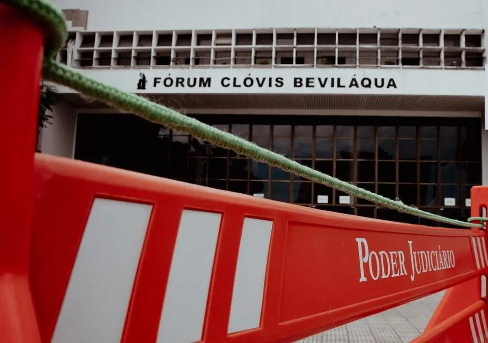 Imagem da notícia: Quatro homens devem ir a júri por assassinato durante festa em um bar em Fortaleza