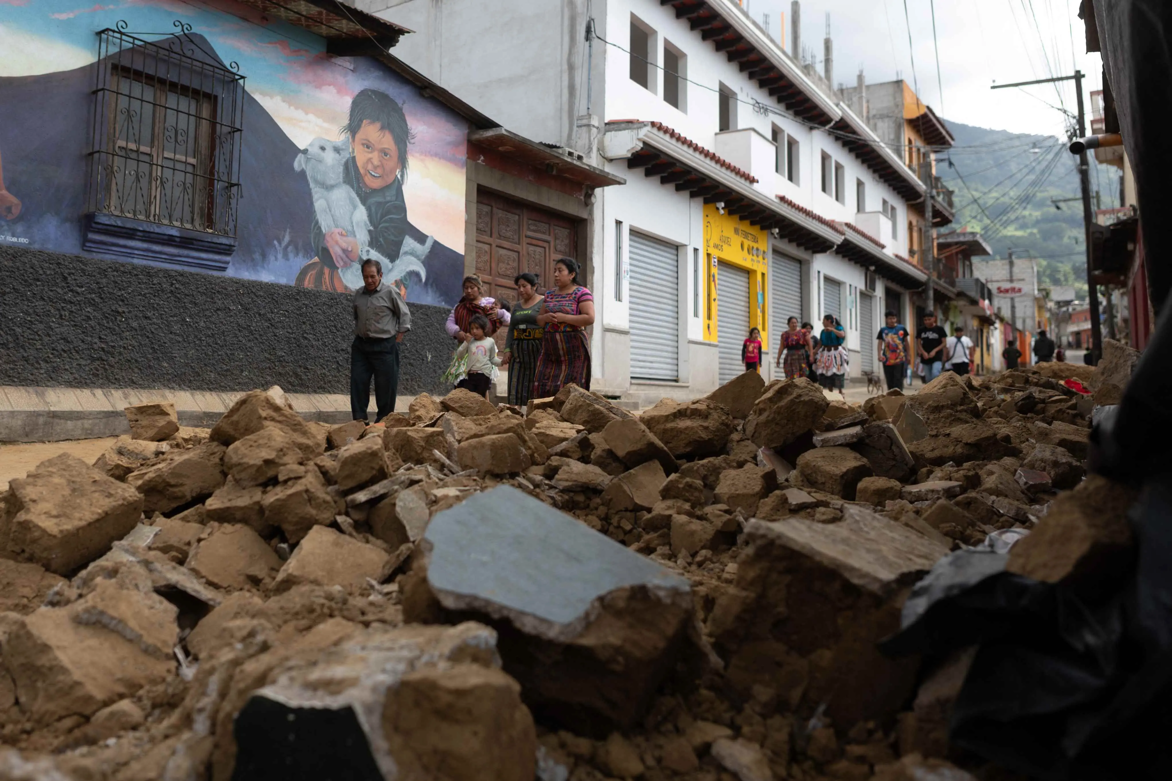 Imagem da notícia Terremoto atinge a Guatemala, deixa quatro mortos, danifica casas e afeta escolas e hospitais