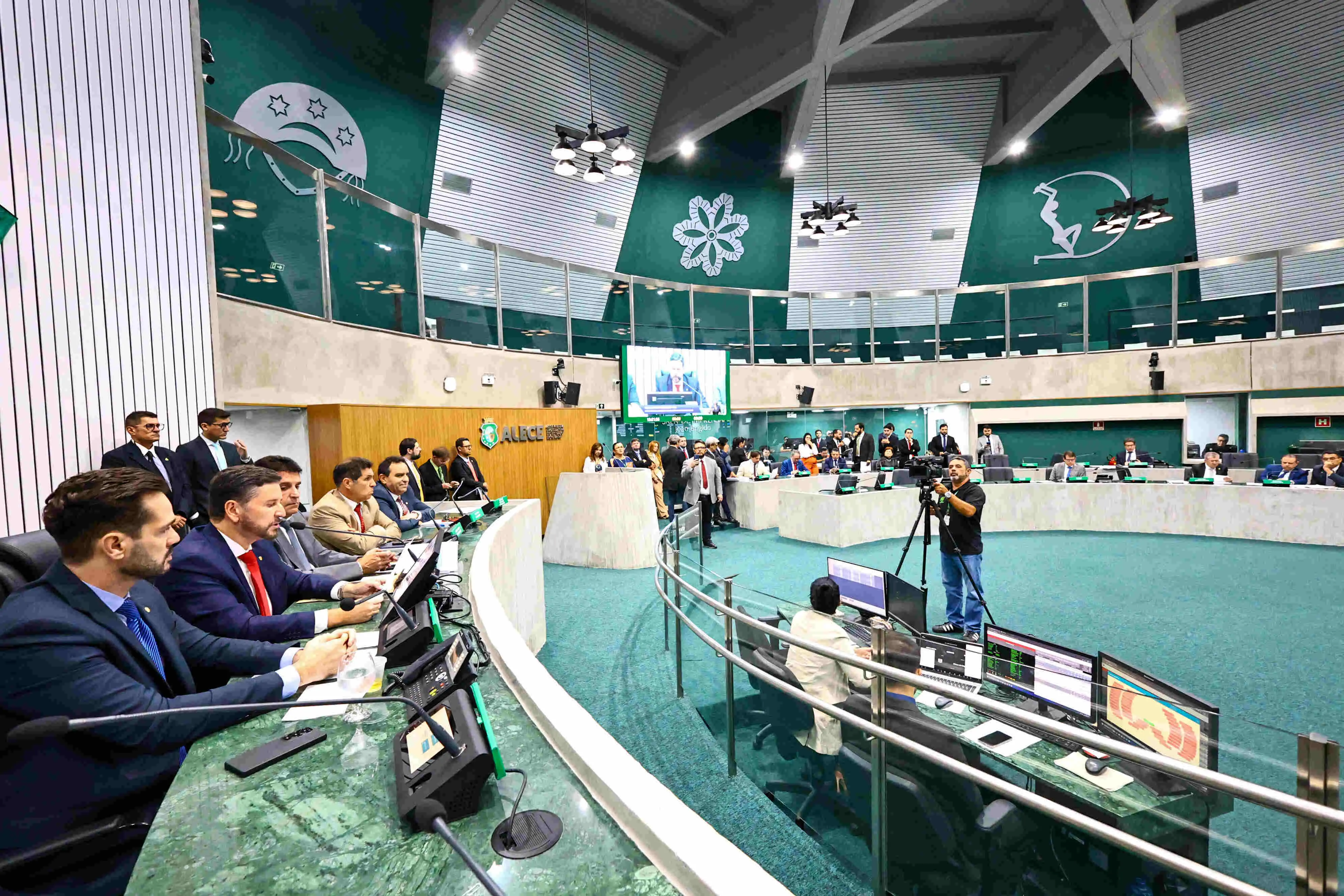 Imagem da notícia: Alece aprova ajustes no Regimento, com sessões presenciais às quartas e mudanças em comissões