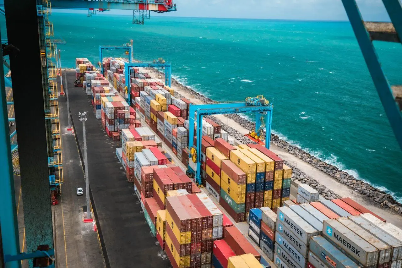 Imagem da notícia: Ceará exportou R$ 3 bilhões aos EUA em 2025; veja impactos de tarifa anunciada por Trump no Estado