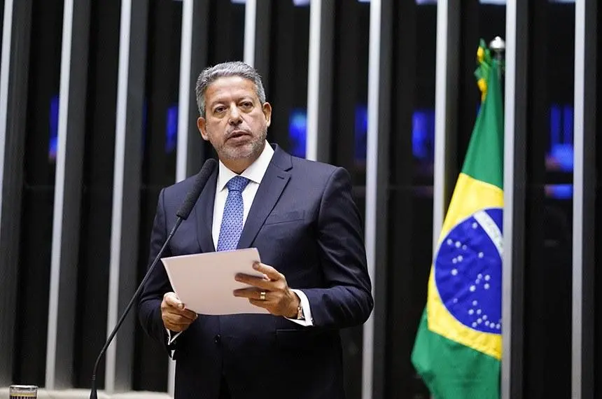 Imagem da notícia: Lira mantém imposto para super-ricos e amplia faixa de isenção do imposto de renda; entenda