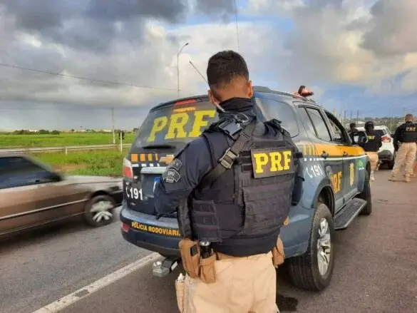Imagem da notícia Caminhoneiro é preso suspeito de exigir R$ 60 mil via Pix para ex-patrão não ser morto