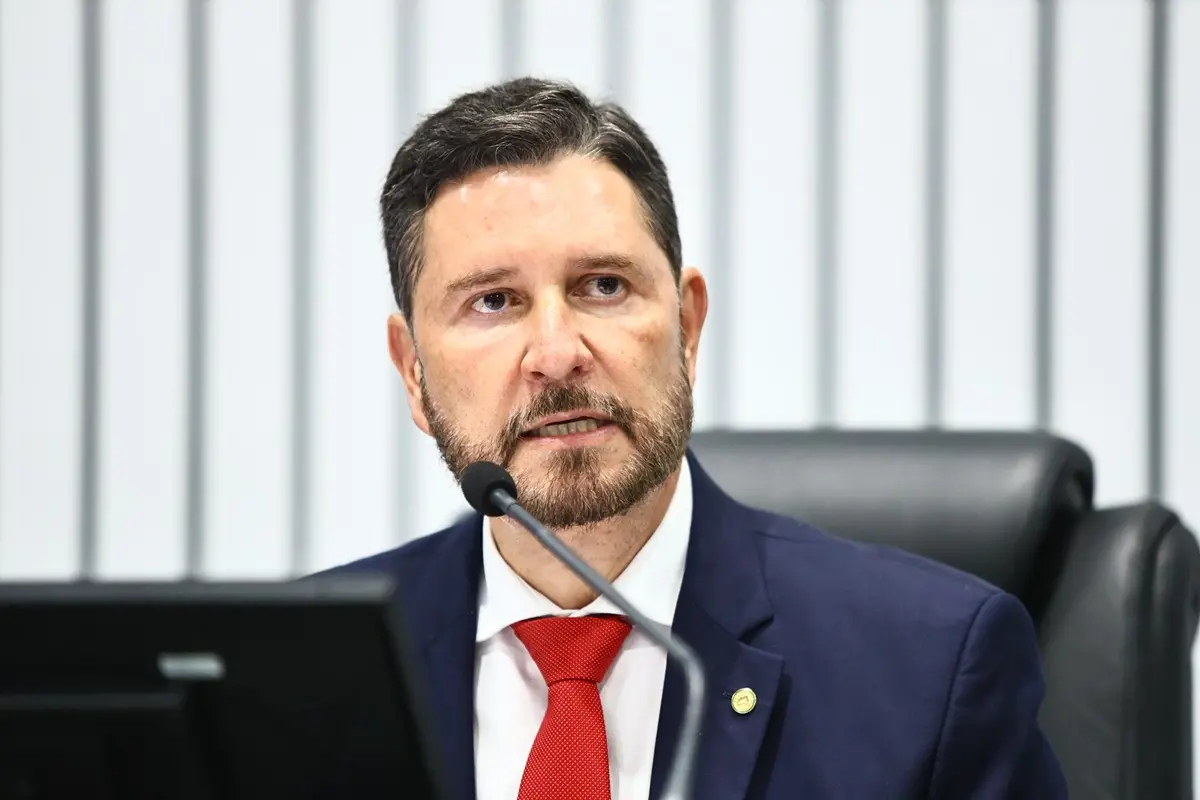 Imagem da notícia: Após aprovar manifesto, presidente da Alece quer levar debate sobre tarifaço para demais assembleias