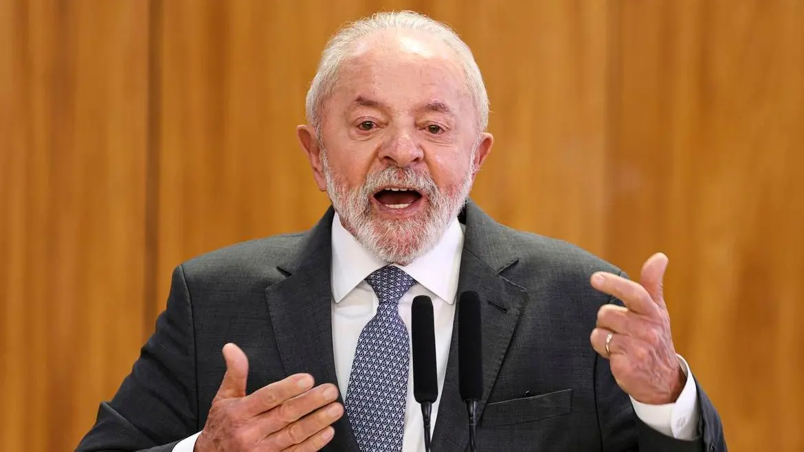 Imagem da notícia: Lula assina decreto que regulamenta Lei de Reciprocidade após tarifaço de Trump