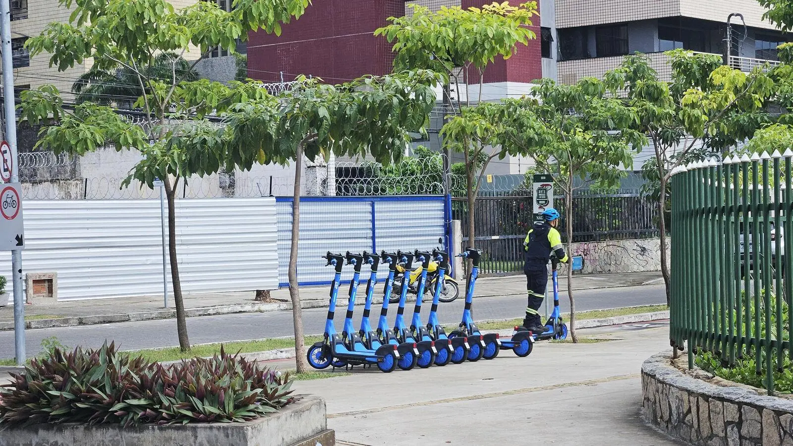 Imagem da notícia: Vereador quer gratuidade no uso de patinetes por estudantes e usuários do Bilhete Único em Fortaleza