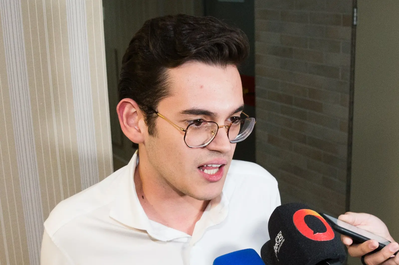 Imagem da notícia: Carmelo diz que é 'natural' entrega da presidência do PL a André Fernandes: 'Desejo da minha parte'