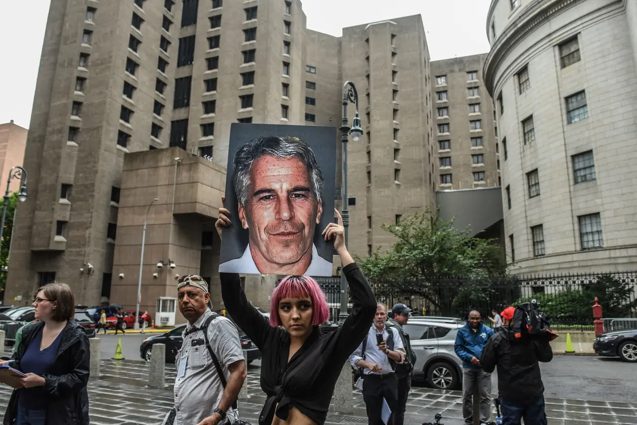 Imagem da notícia Entenda por que alegações de Trump sobre caso Epstein enfurecem base de apoiadores dele