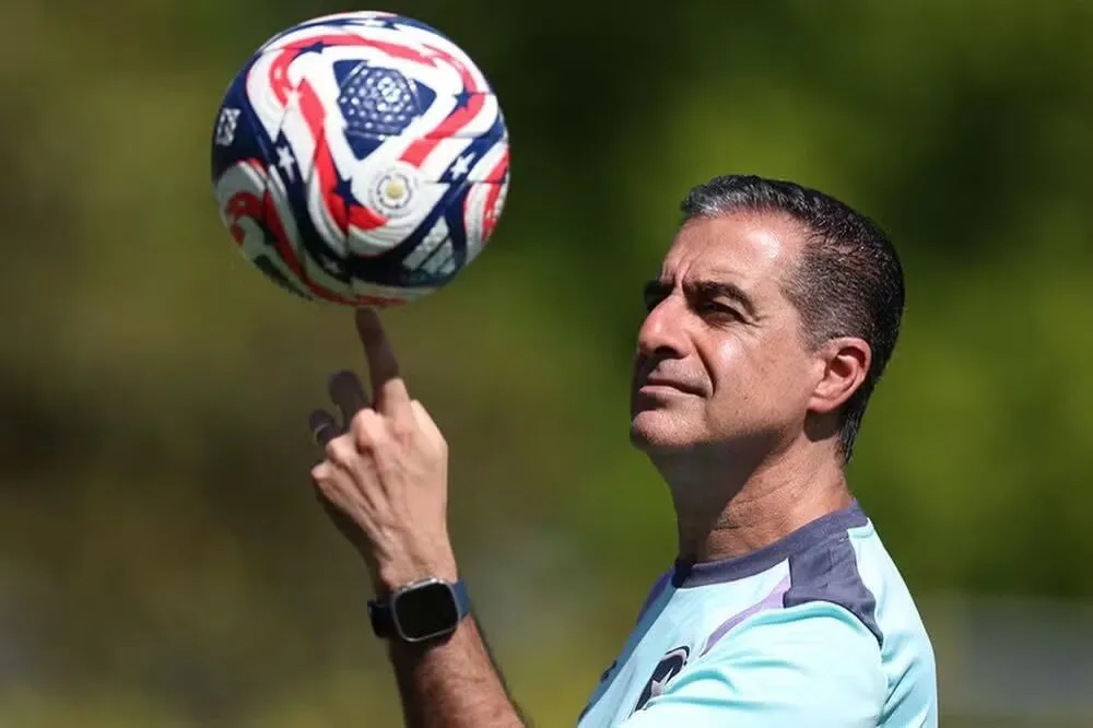Renato Paiva assume a vaga de Vojvoda no comando técnico do Fortaleza