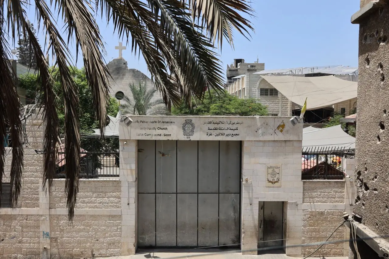Imagem da notícia: Bombardeio atinge igreja católica em Gaza e deixa mortos e feridos; papa Leão XIV pede cessar-fogo