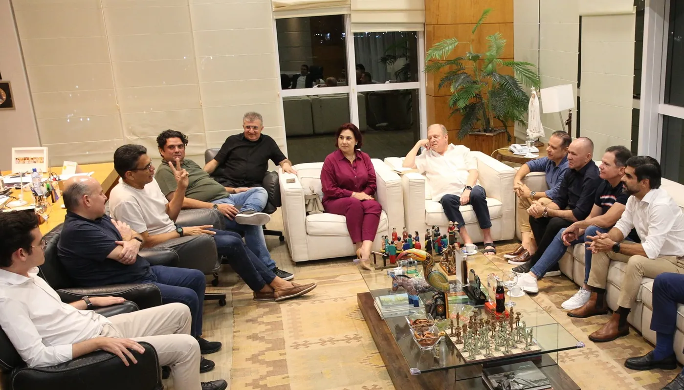 Na última terça-feira (15), o senador reuniu opositores em seu gabinete para fazer alinhamentos políticos de olho em 2026