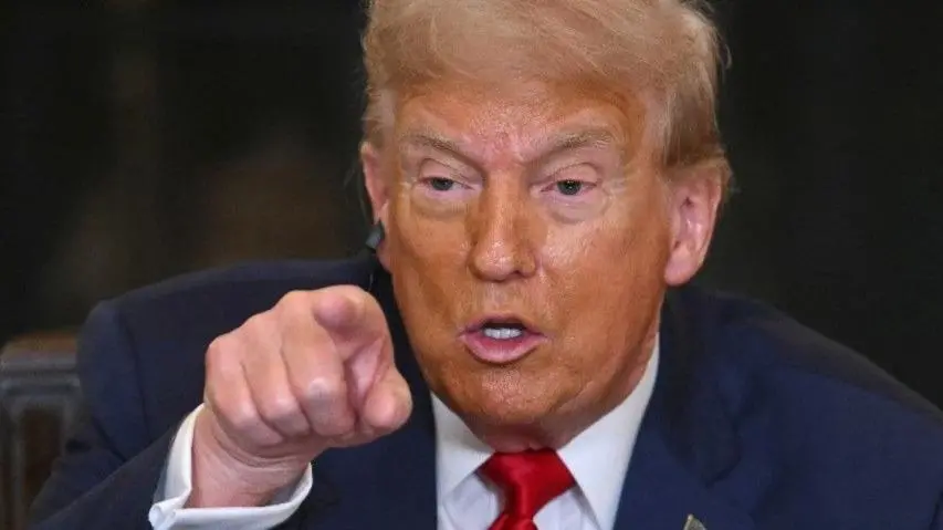 Imagem da notícia Trump processa jornal dos EUA por revelar supostas mensagens enviadas a Epstein