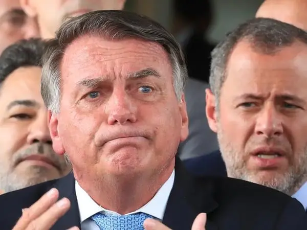 Imagem da notícia: Perícia em pen drive encontrado no banheiro de Bolsonaro é concluída pela PF