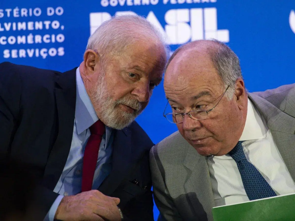 Imagem da notícia: Lula se reúne com chanceler para discutir revogação de vistos de ministros do STF