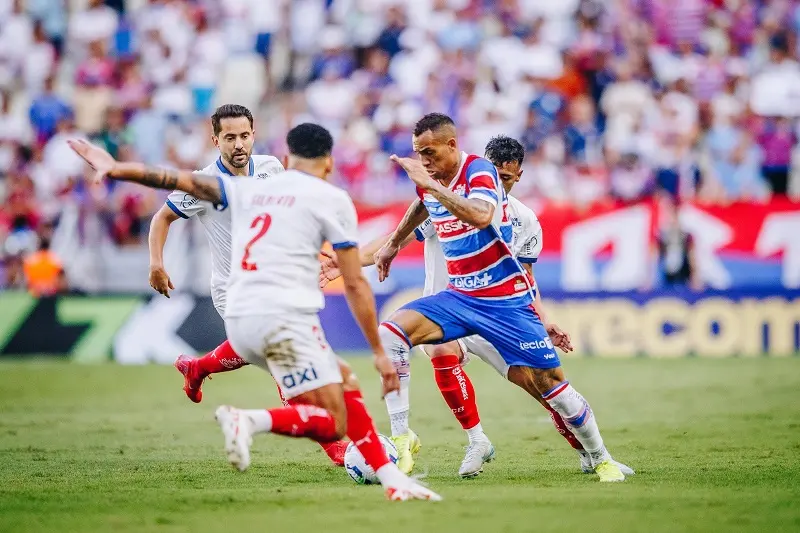 Imagem da notícia: Na estreia de Renato Paiva, Fortaleza empata com o Bahia e segue no Z-4