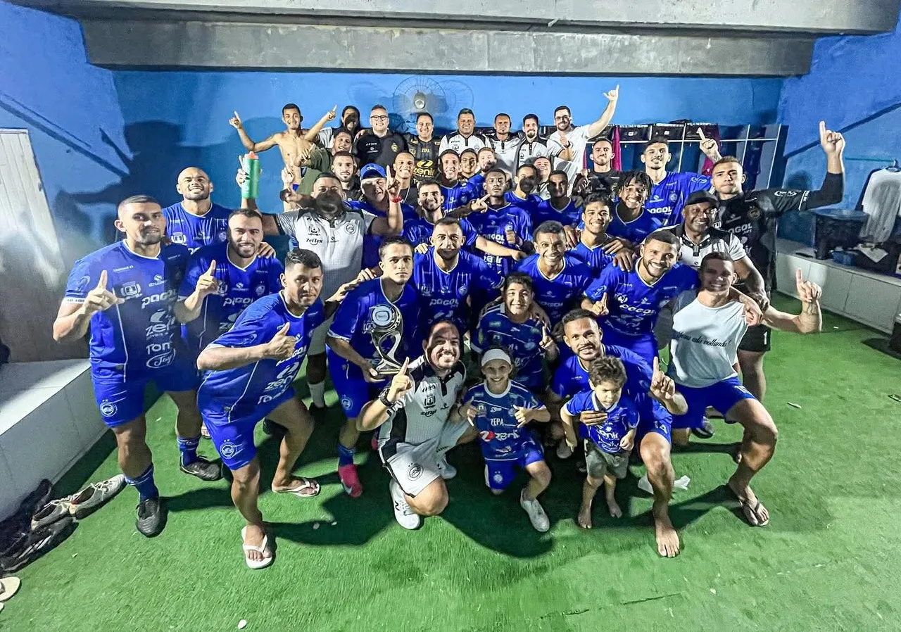 Elenco do Iguatu comemora vitória diante do Imperatriz que o manteve no G4