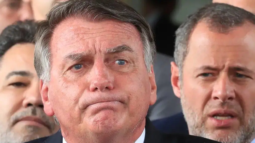 Imagem da notícia Conteúdo de pen drive apreendido em banheiro de Bolsonaro é irrelevante, diz investigação