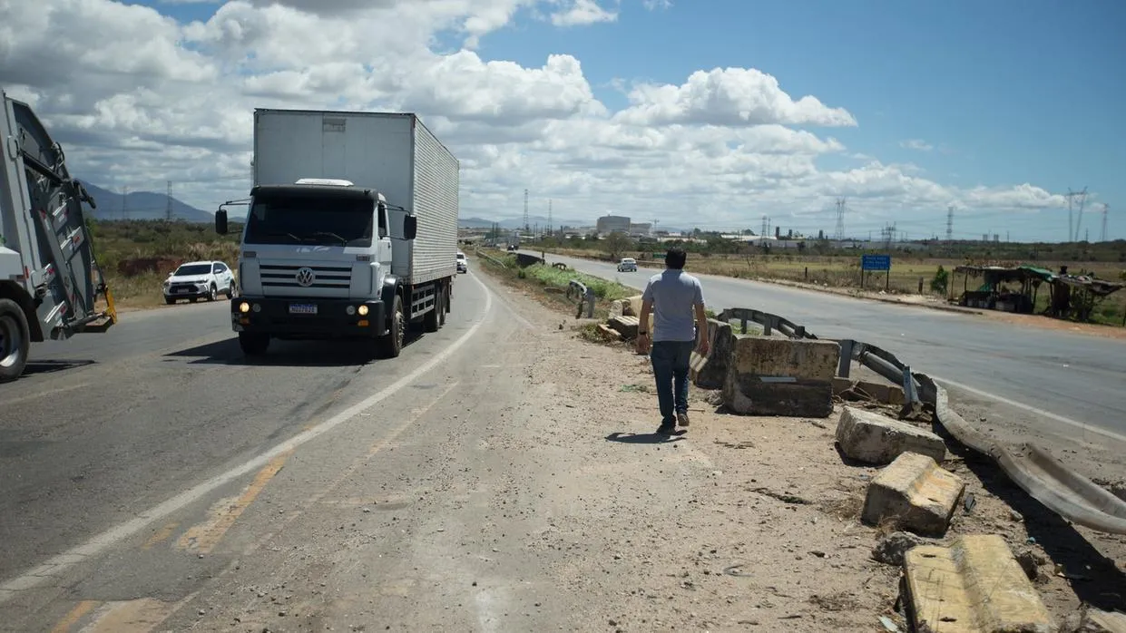 Transporte de cargas pelo 4º Anel Viário de Fortaleza segue comprometido com a incompletude das obras