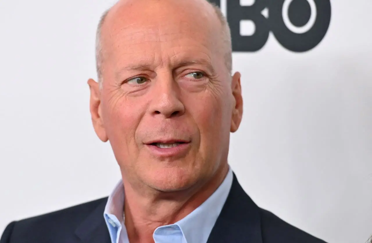 Imagem da notícia Com demência frontotemporal, Bruce Willis não consegue mais falar nem ler, diz site